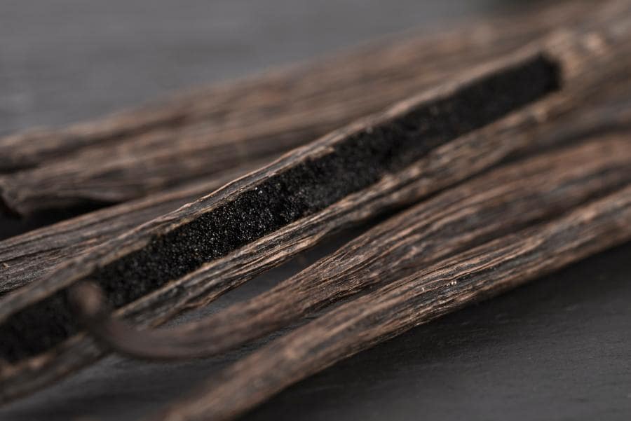 Vanilla pods close-up, Belvedere 10 tasting note: coconut, cacao and vanilla